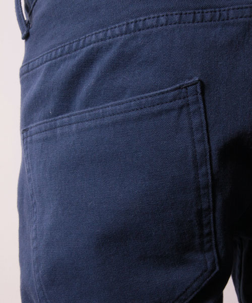 AMERICAN RAG CIE(アメリカンラグシー)の「AMERICAN RAG CIE&Magine COMMONWARE カラードスリムパンツ:(チノパンツ・メンズ・レッド/ブルー/ブラック・44/46/48)」の8枚目の写真