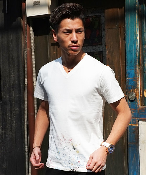 GOSTAR DE FUGA(ゴスタール ジフーガ)の「裾フラワープリントVネックTシャツ(Tシャツ/カットソー・メンズ・ホワイト・M/L)」の1枚目の写真