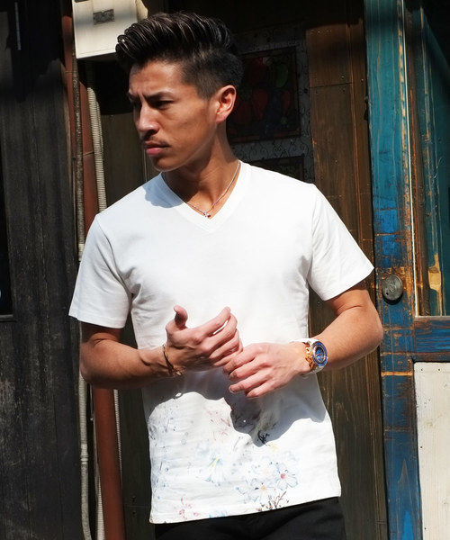 GOSTAR DE FUGA(ゴスタール ジフーガ)の「裾フラワープリントVネックTシャツ(Tシャツ/カットソー・メンズ・ホワイト・M/L)」の5枚目の写真