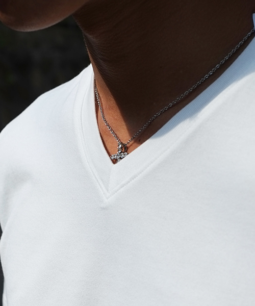 GOSTAR DE FUGA(ゴスタール ジフーガ)の「裾フラワープリントVネックTシャツ(Tシャツ/カットソー・メンズ・ホワイト・M/L)」の2枚目の写真