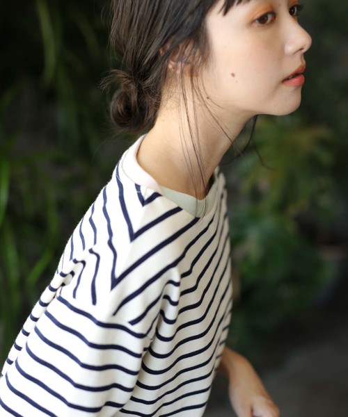 CRAFT STANDARD BOUTIQUE（クラフトスタンダードブティック）の「衿配色ボーダーカットBIGプルオーバー●（Tシャツ/カットソー・レディース・ネイビー/アイボリー・L/M）」の4枚目の写真
