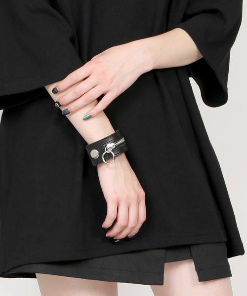 DING（ディング）の「DING/ZIPバングル（ブレスレット・メンズ・シルバー・FREE）」の3枚目の写真