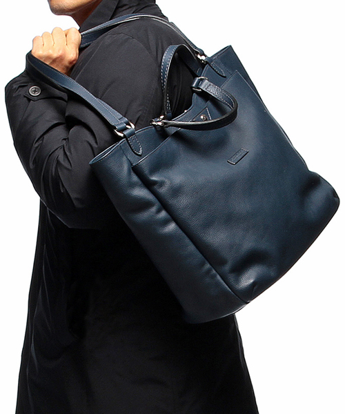 Daniel & Bob（ダニエル&ボブ）の「Daniel & Bob / 別注"CERCATORE"IDISレザートート（トートバッグ・メンズ・ダークブラウン/ネイビー・ONE SIZE）」の15枚目の写真