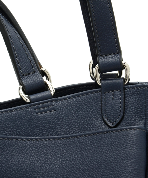 Daniel & Bob（ダニエル&ボブ）の「Daniel & Bob / 別注"CERCATORE"IDISレザートート（トートバッグ・メンズ・ダークブラウン/ネイビー・ONE SIZE）」の10枚目の写真