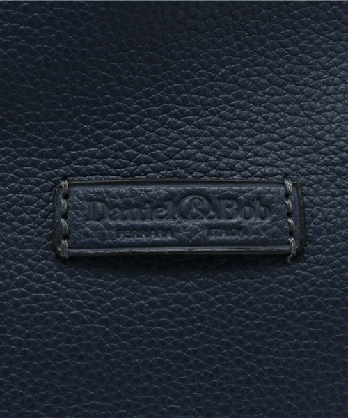 Daniel & Bob（ダニエル&ボブ）の「Daniel & Bob / 別注"CERCATORE"IDISレザートート（トートバッグ・メンズ・ダークブラウン/ネイビー・ONE SIZE）」の8枚目の写真
