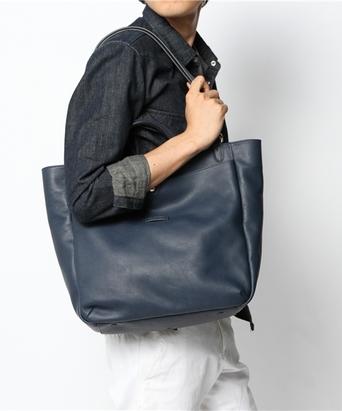 Daniel & Bob（ダニエル&ボブ）の「Daniel & Bob / 別注"CERCATORE"IDISレザートート（トートバッグ・メンズ・ダークブラウン/ネイビー・ONE SIZE）」の4枚目の写真