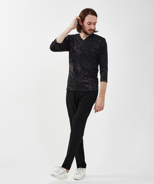 5351 POUR LES HOMMES（ゴーサンゴーイチプールオム）の「【接触冷感】ビッグフラワースムースVネック7分袖（Tシャツ/カットソー・メンズ・ホワイト/ブラック・44/46/48/50）」の7枚目の写真