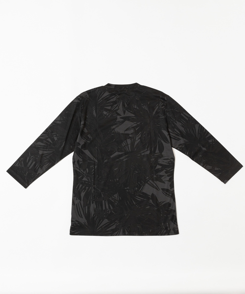 5351 POUR LES HOMMES（ゴーサンゴーイチプールオム）の「【接触冷感】ビッグフラワースムースVネック7分袖（Tシャツ/カットソー・メンズ・ホワイト/ブラック・44/46/48/50）」の3枚目の写真