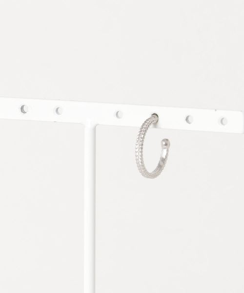 ATELIER COVA（アトリエコバ）の「【ATELIER COVA/アトリエコバ】三つ編みフープピアス（ピアス（片耳用）・レディース・シルバー/ゴールド・FREE）」の2枚目の写真