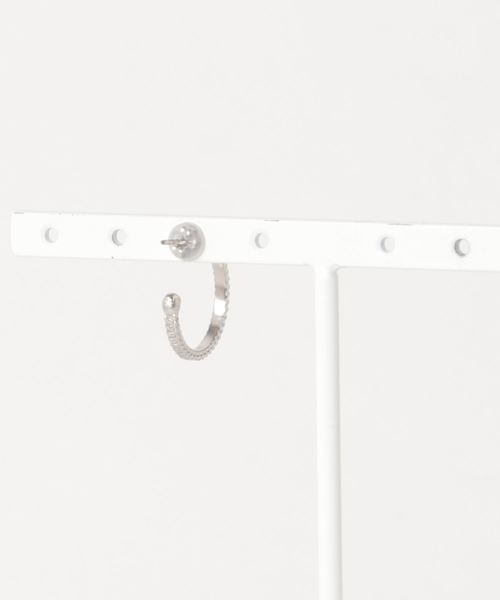 ATELIER COVA（アトリエコバ）の「【ATELIER COVA/アトリエコバ】三つ編みフープピアス（ピアス（片耳用）・レディース・シルバー/ゴールド・FREE）」の3枚目の写真