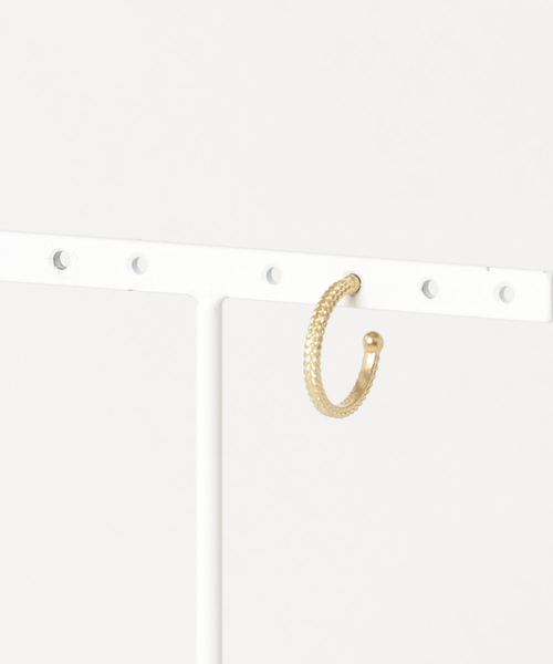 ATELIER COVA（アトリエコバ）の「【ATELIER COVA/アトリエコバ】三つ編みフープピアス（ピアス（片耳用）・レディース・シルバー/ゴールド・FREE）」の4枚目の写真