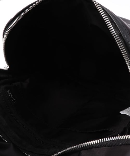 Y'SACCS（イザック）の「ナイロン×カウレザー　リュックサック　Sサイズ（バックパック/リュック・レディース・ネイビー/ブラック/カーキ/キャメル/グレイッシュベージュ/ダークオレンジ・FREE）」の9枚目の写真
