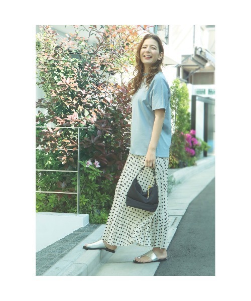 Serene ce cool(セレンセクール)の「ワイドカバートングフラットサンダル(サンダル・レディース・ブラック/ブラウン/ベージュ/シルバー・S/M/L/LL)」の4枚目の写真