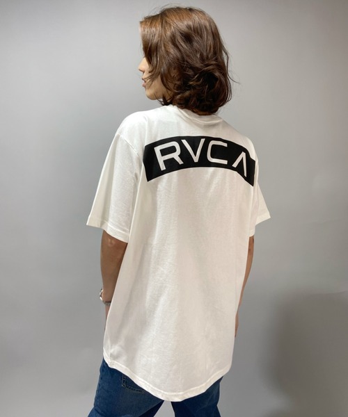 RVCA（ルーカ）の「RVCA/ルーカ　バックプリントTシャツ　BA041-251（Tシャツ/カットソー・メンズ・モスグリーン/ホワイト/ブラック/ブラウン・L/S/M）」の2枚目の写真