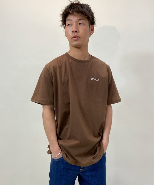 RVCA（ルーカ）の「RVCA/ルーカ　バックプリントTシャツ　BA041-251（Tシャツ/カットソー・メンズ・モスグリーン/ホワイト/ブラック/ブラウン・L/S/M）」の7枚目の写真