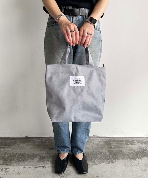 COMMON WARE(コモンウェアー)の「EC:LAURIER / ローリエ保冷ランチトート(L)(エコバッグ/サブバッグ・レディース・ブルー/ダークグレー/ミント/テラコッタ/ローズ/グリーン/ライトブラウン/グリーン系その他/ブルー系その他/イエロー/モカ/グレー/グレイッシュベージュ/ネイビー/レッド/ライトパープル/グレー系その他/イエロー系その他/ピンク系その他/シャーベット/ライラック/ライトグリーン/アクア/オリーブ/ライトグレー/チャコール・FREE)」の2枚目の写真