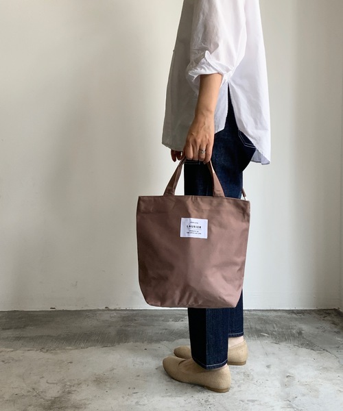 COMMON WARE(コモンウェアー)の「EC:LAURIER / ローリエ保冷ランチトート(L)(エコバッグ/サブバッグ・レディース・ブルー/ダークグレー/ミント/テラコッタ/ローズ/グリーン/ライトブラウン/グリーン系その他/ブルー系その他/イエロー/モカ/グレー/グレイッシュベージュ/ネイビー/レッド/ライトパープル/グレー系その他/イエロー系その他/ピンク系その他/シャーベット/ライラック/ライトグリーン/アクア/オリーブ/ライトグレー/チャコール・FREE)」の8枚目の写真
