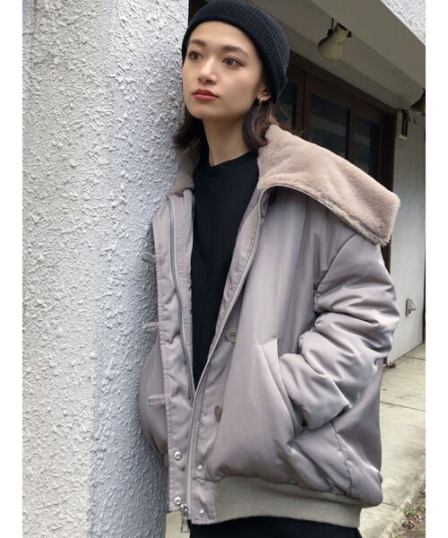 EMODA（エモダ）の「フェイクファードッキングワイドカラーブルゾン（ブルゾン・レディース・ブラック/グレー/カーキ・FREE）」の4枚目の写真