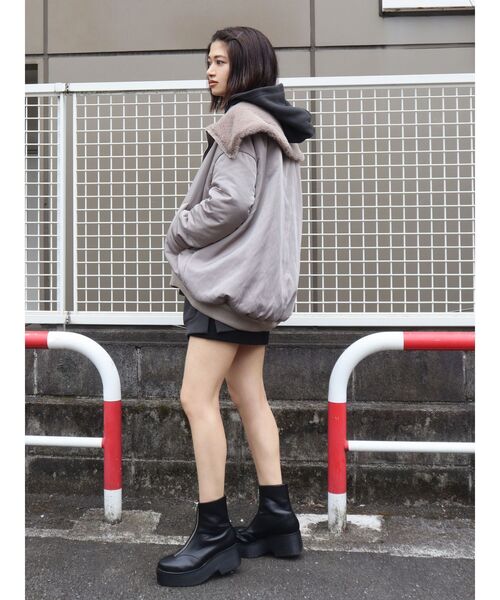 EMODA（エモダ）の「フェイクファードッキングワイドカラーブルゾン（ブルゾン・レディース・ブラック/グレー/カーキ・FREE）」の9枚目の写真