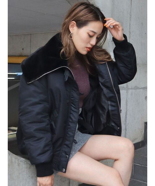 EMODA（エモダ）の「フェイクファードッキングワイドカラーブルゾン（ブルゾン・レディース・ブラック/グレー/カーキ・FREE）」の19枚目の写真