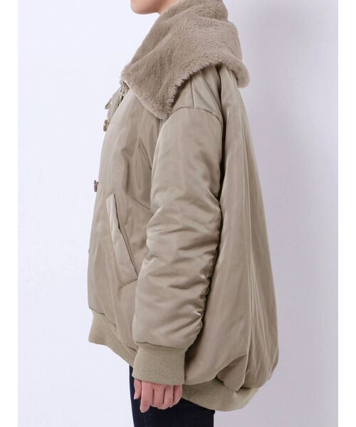 EMODA（エモダ）の「フェイクファードッキングワイドカラーブルゾン（ブルゾン・レディース・ブラック/グレー/カーキ・FREE）」の20枚目の写真