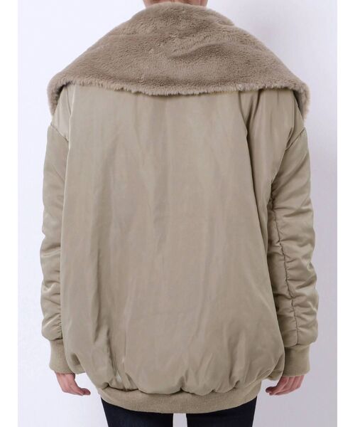 EMODA（エモダ）の「フェイクファードッキングワイドカラーブルゾン（ブルゾン・レディース・ブラック/グレー/カーキ・FREE）」の17枚目の写真