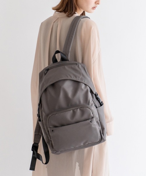 VitaFelice（ヴィータフェリーチェ）の「ナイロンフラップリュックサック（バックパック/リュック・レディース・ブラック/グレー/モカ/ブルー系その他・FREE）」の2枚目の写真
