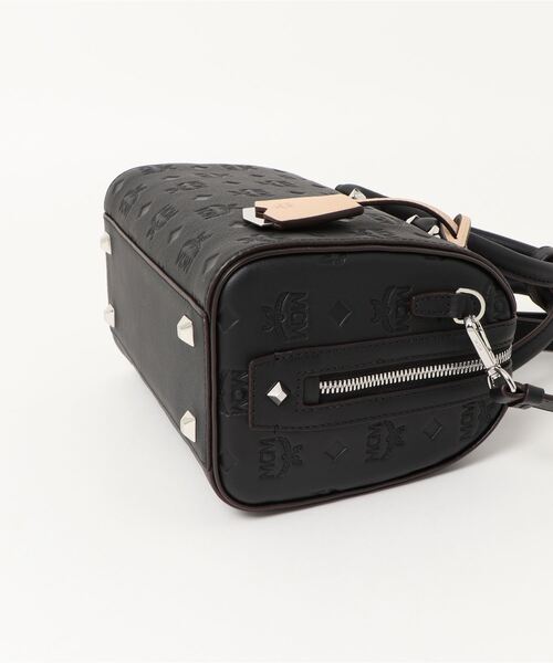 MCM（エムシーエム）の「MCM/エムシーエム/〈エッセンシャル〉 ボストンバッグ モノグラムレザー（ボストンバッグ・レディース・ブラック/レッド・FREE）」の8枚目の写真