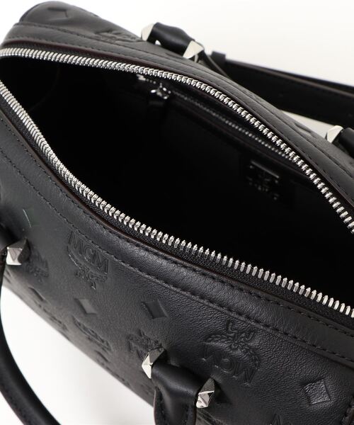 MCM（エムシーエム）の「MCM/エムシーエム/〈エッセンシャル〉 ボストンバッグ モノグラムレザー（ボストンバッグ・レディース・ブラック/レッド・FREE）」の9枚目の写真