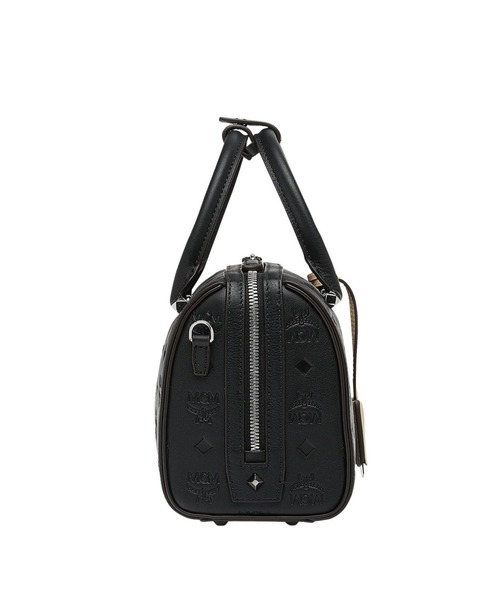 MCM（エムシーエム）の「MCM/エムシーエム/〈エッセンシャル〉 ボストンバッグ モノグラムレザー（ボストンバッグ・レディース・ブラック/レッド・FREE）」の3枚目の写真