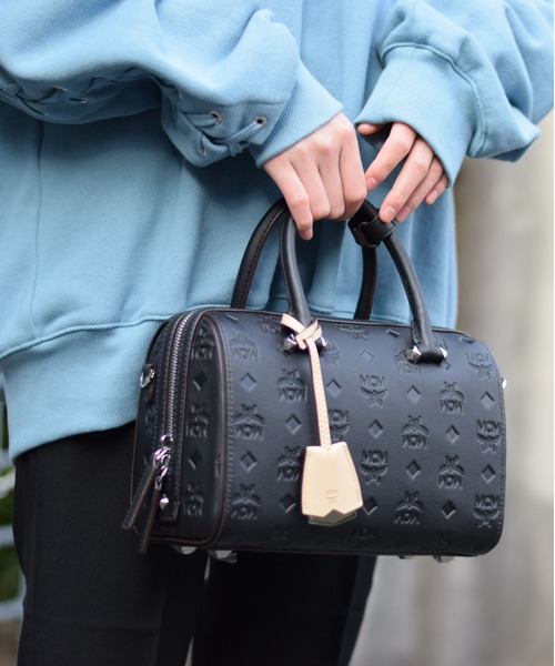 MCM（エムシーエム）の「MCM/エムシーエム/〈エッセンシャル〉 ボストンバッグ モノグラムレザー（ボストンバッグ・レディース・ブラック/レッド・FREE）」の16枚目の写真