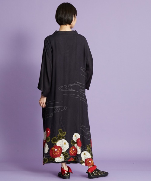 カヤ（カヤ）の「【カヤ】冬牡丹 着物風ワンピース（ワンピース・レディース・パープル/ネイビー/スミクロ・FREE）」の10枚目の写真