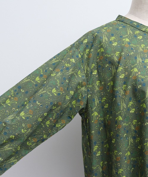 chambre de charme（シャンブルドゥシャーム）の「cdc ドビー コクリコプリント　はんぱ袖ブラウス（シャツ/ブラウス・レディース・ネイビー/カーキ・FREE）」の10枚目の写真