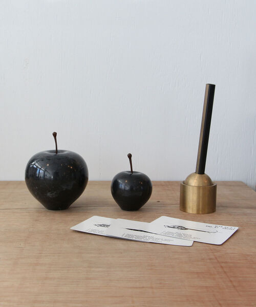 bpr BEAMS（ビーピーアール ビームス ）の「DETAIL INC. / Marble Apple Small（インテリア雑貨・メンズ・レッド/ブラック・ONE SIZE）」の12枚目の写真
