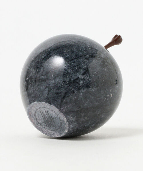 bpr BEAMS（ビーピーアール ビームス ）の「DETAIL INC. / Marble Apple Small（インテリア雑貨・メンズ・レッド/ブラック・ONE SIZE）」の4枚目の写真