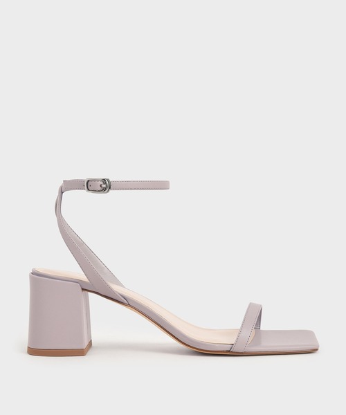 CHARLES & KEITH(チャールズ & キース)の「テクスチャード アシンメトリックストラップサンダル / Textured Asymmetric Ankle Strap Sandals(サンダル・レディース・ホワイト/ブラック/ライラック・22.5cm/23cm/23.5cm/24.5cm/25cm/25.5cm/22cm)」の3枚目の写真