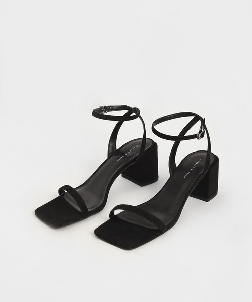 CHARLES & KEITH(チャールズ & キース)の「テクスチャード アシンメトリックストラップサンダル / Textured Asymmetric Ankle Strap Sandals(サンダル・レディース・ホワイト/ブラック/ライラック・22.5cm/23cm/23.5cm/24.5cm/25cm/25.5cm/22cm)」の8枚目の写真
