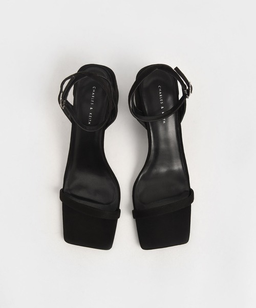 CHARLES & KEITH(チャールズ & キース)の「テクスチャード アシンメトリックストラップサンダル / Textured Asymmetric Ankle Strap Sandals(サンダル・レディース・ホワイト/ブラック/ライラック・22.5cm/23cm/23.5cm/24.5cm/25cm/25.5cm/22cm)」の11枚目の写真