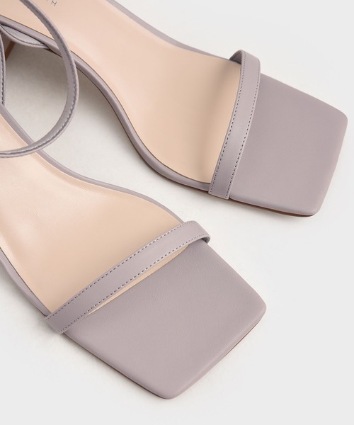 CHARLES & KEITH(チャールズ & キース)の「テクスチャード アシンメトリックストラップサンダル / Textured Asymmetric Ankle Strap Sandals(サンダル・レディース・ホワイト/ブラック/ライラック・22.5cm/23cm/23.5cm/24.5cm/25cm/25.5cm/22cm)」の13枚目の写真