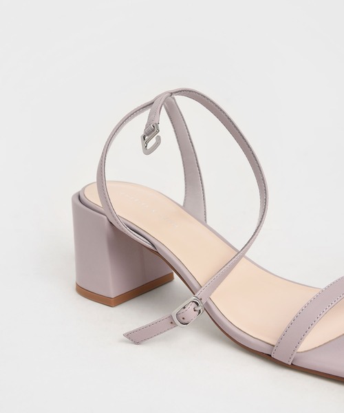 CHARLES & KEITH(チャールズ & キース)の「テクスチャード アシンメトリックストラップサンダル / Textured Asymmetric Ankle Strap Sandals(サンダル・レディース・ホワイト/ブラック/ライラック・22.5cm/23cm/23.5cm/24.5cm/25cm/25.5cm/22cm)」の14枚目の写真