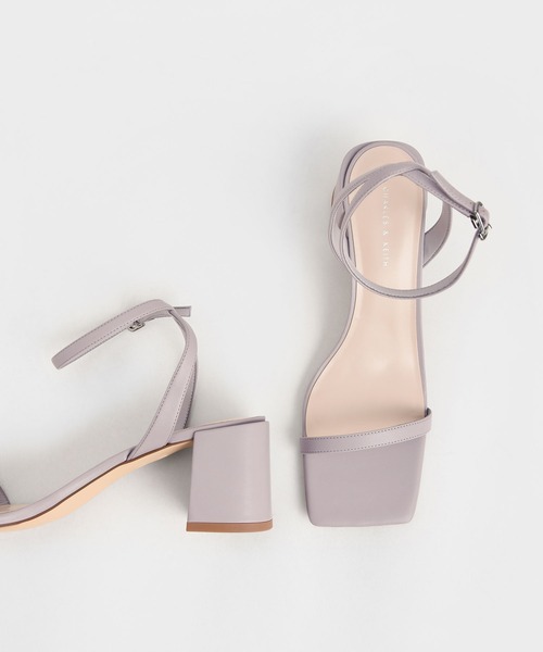 CHARLES & KEITH(チャールズ & キース)の「テクスチャード アシンメトリックストラップサンダル / Textured Asymmetric Ankle Strap Sandals(サンダル・レディース・ホワイト/ブラック/ライラック・22.5cm/23cm/23.5cm/24.5cm/25cm/25.5cm/22cm)」の15枚目の写真