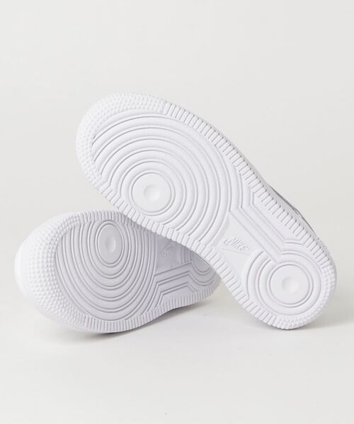 NIKE（ナイキ）の「ナイキ フォース 1 LE キッズシューズ / Nike Force 1 LE Little Kids' Shoes<16.5-22cm 展開>（スニーカー・キッズ・ホワイト/ブラック・22/20/18/17/19/21/16.5/17.5/18.5/19.5/20.5/21.5）」の14枚目の写真