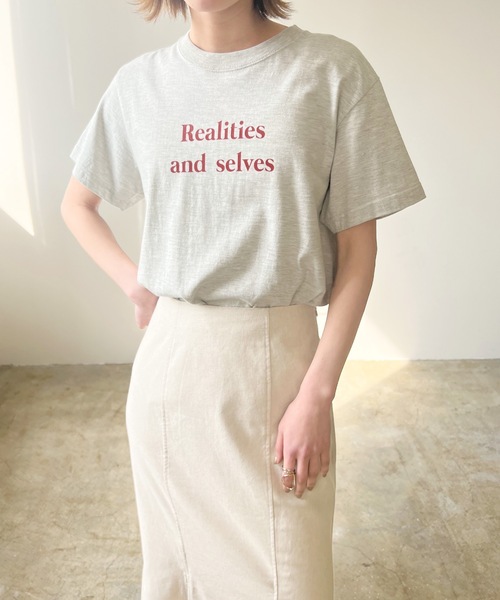 RealitiesカラーロゴプリントコンパクトTシャツ