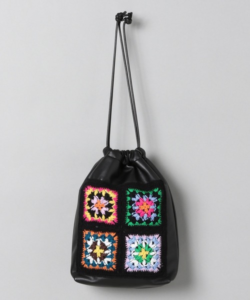 JEANASIS(ジーナシス)の「クロシェキンチャクバッグ/952110(ショルダーバッグ・レディース・ブラック/ピンク・FREE)」の2枚目の写真