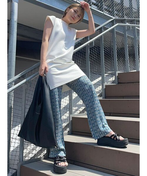 MURUA（ムルーア）の「コモンニットパンツ（スウェットパンツ・レディース・ブラウン/イエロー/ブルー・FREE）」の4枚目の写真