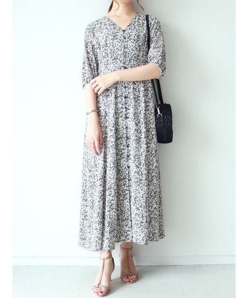 Te chichi（テチチ）の「単色花柄前開きワンピース（ワンピース・レディース・ブラック/グレー・ﾌﾘ-）」の2枚目の写真