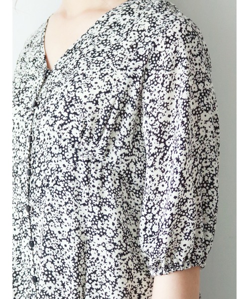 Te chichi（テチチ）の「単色花柄前開きワンピース（ワンピース・レディース・ブラック/グレー・ﾌﾘ-）」の8枚目の写真