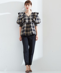 Vネックフリルブラウス