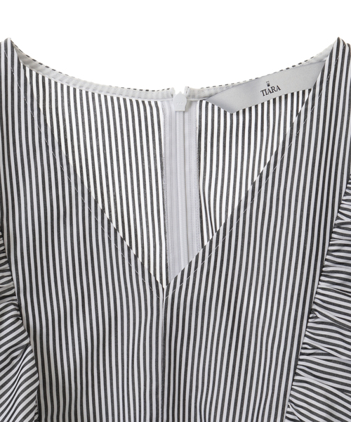 Tiara（ティアラ）の「Vネックフリルブラウス（シャツ/ブラウス・レディース・ストライプ/チェック/ブラック・FREE）」の7枚目の写真