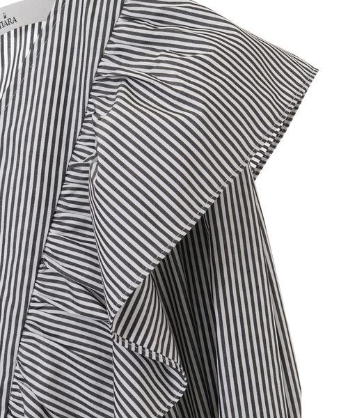 Tiara（ティアラ）の「Vネックフリルブラウス（シャツ/ブラウス・レディース・ストライプ/チェック/ブラック・FREE）」の8枚目の写真